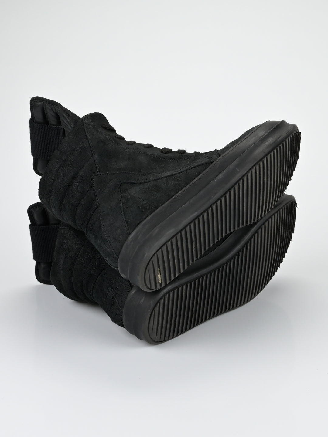 Blistered Suede Black Geobaskets