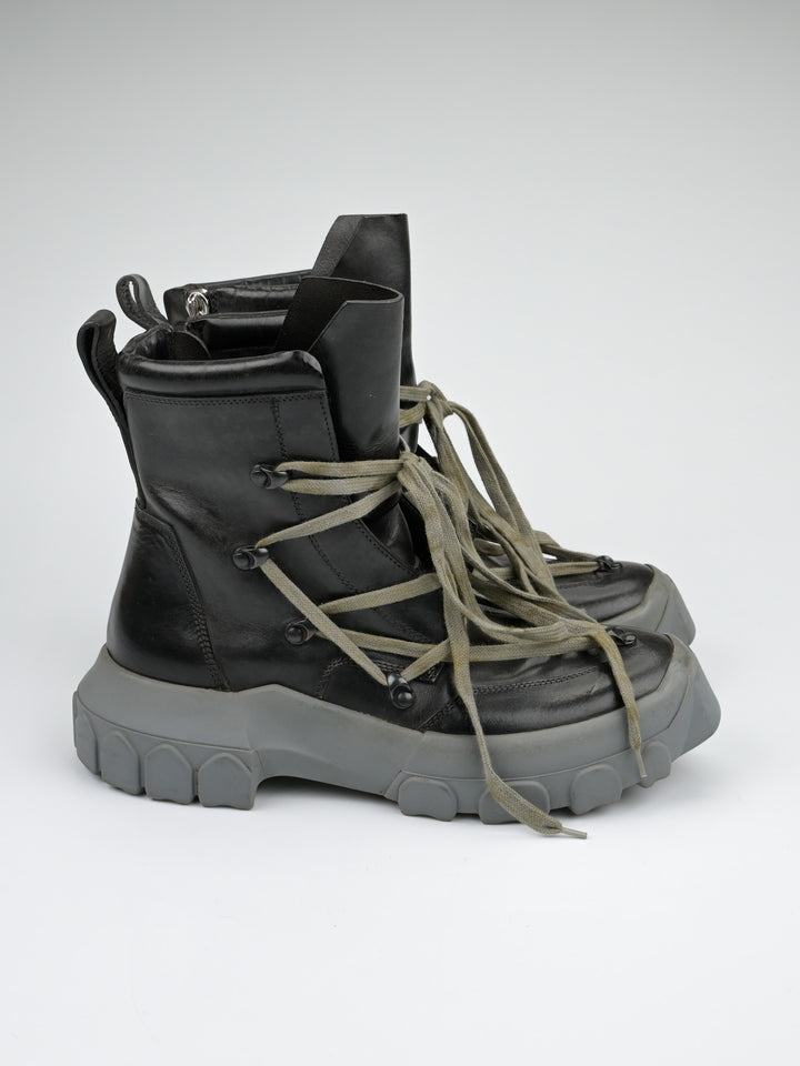 Pentagram Tractor Boots