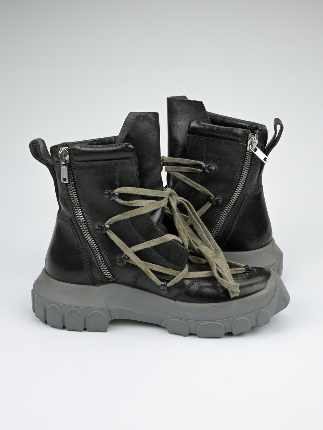 Pentagram Tractor Boots