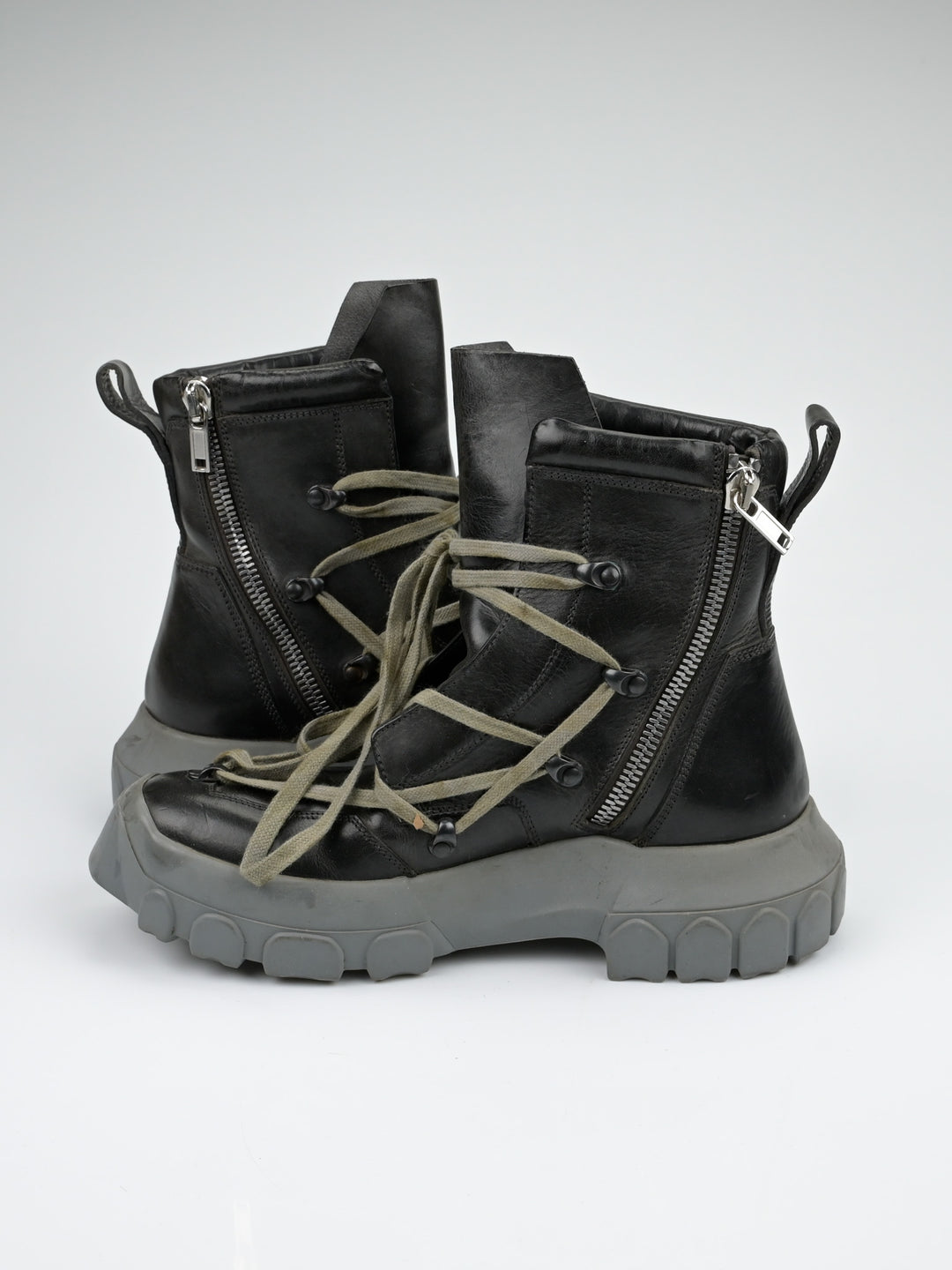 Pentagram Tractor Boots