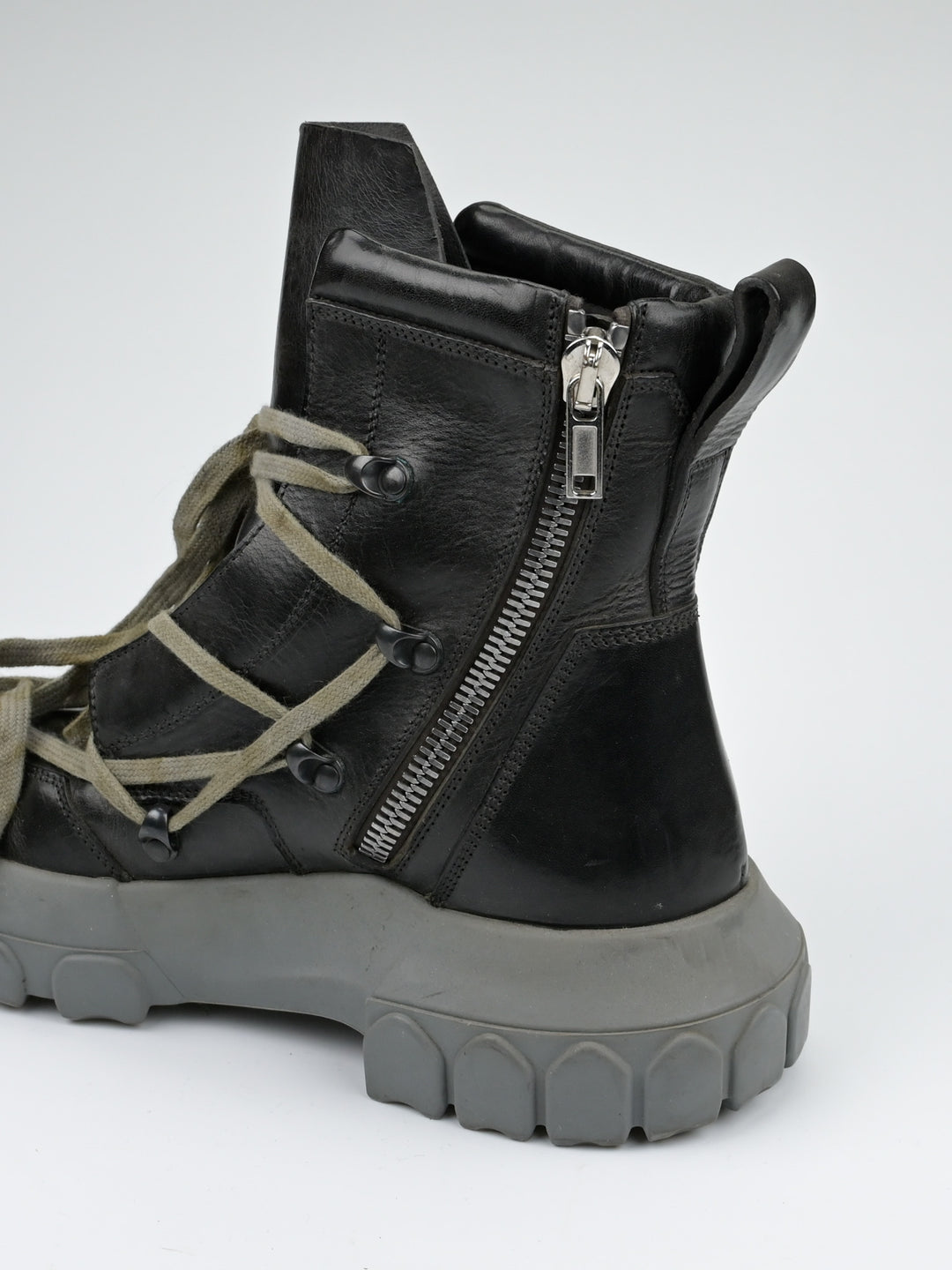Pentagram Tractor Boots