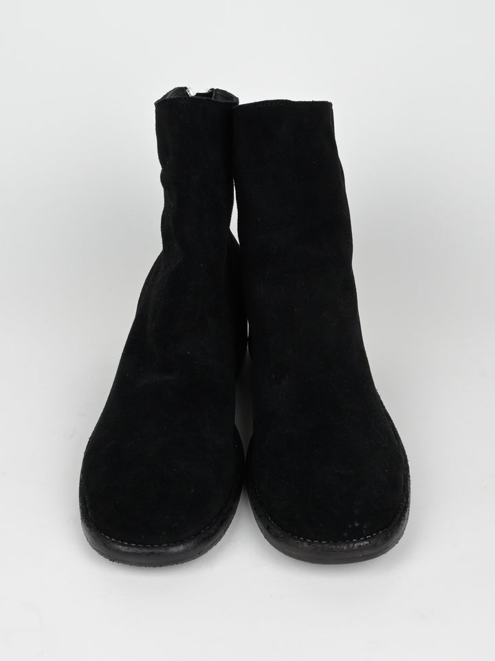 788ZI Black Back Zip Suede Metal Heel