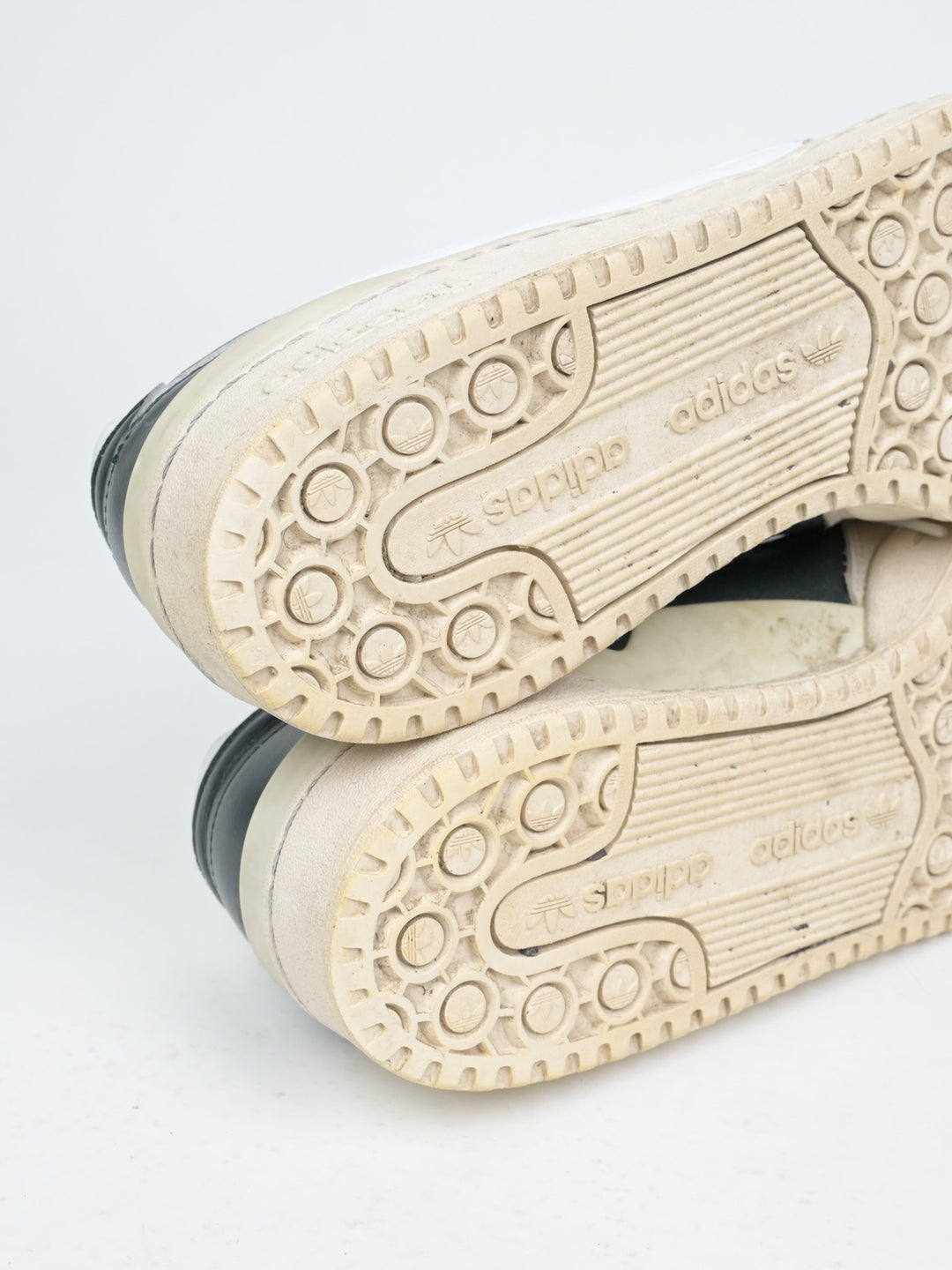 Forum Low Top Sneakers