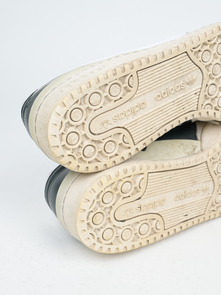 Forum Low Top Sneakers