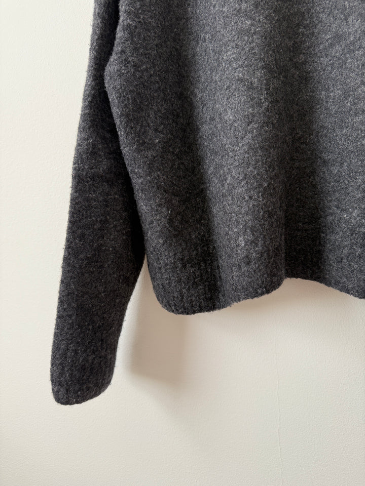 Wool Powder Knit Sweater